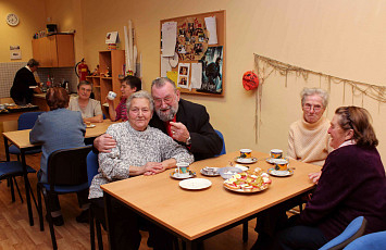 Oslava MDŽ v klubu seniorů Babí léto