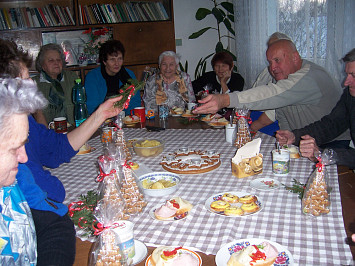 Ženy z Červeného kříže u seniorů v Kasejovicích