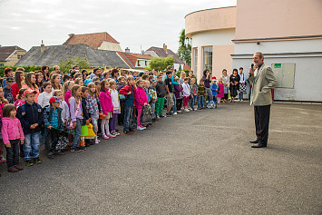 V ZŠ Kasejovice přivítali nové prvňáčky.