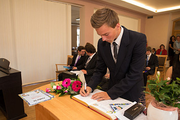 Slavnostní předání vysvědčení absolventům Základní školy Kasejovice 27.6.2014