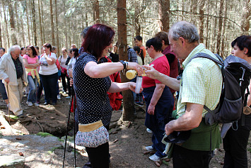 Velikonoční výšlap ke studánce sv. Vojtěcha v Berandubu