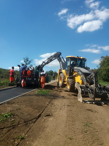 Kasejovickým občanům bude sloužit nový chodník podél trati