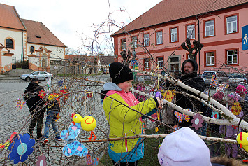 Kasejovice mají velikonoční strom